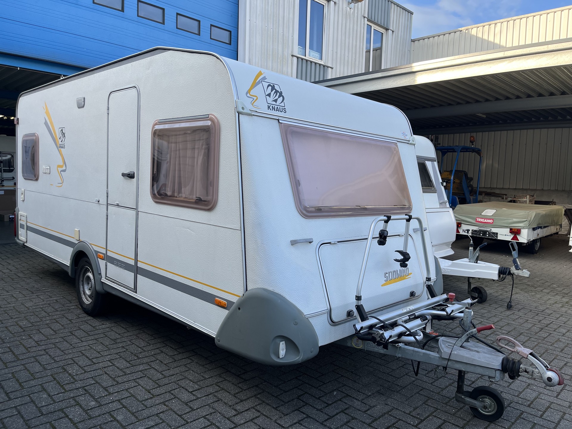 Foto 1 van 12