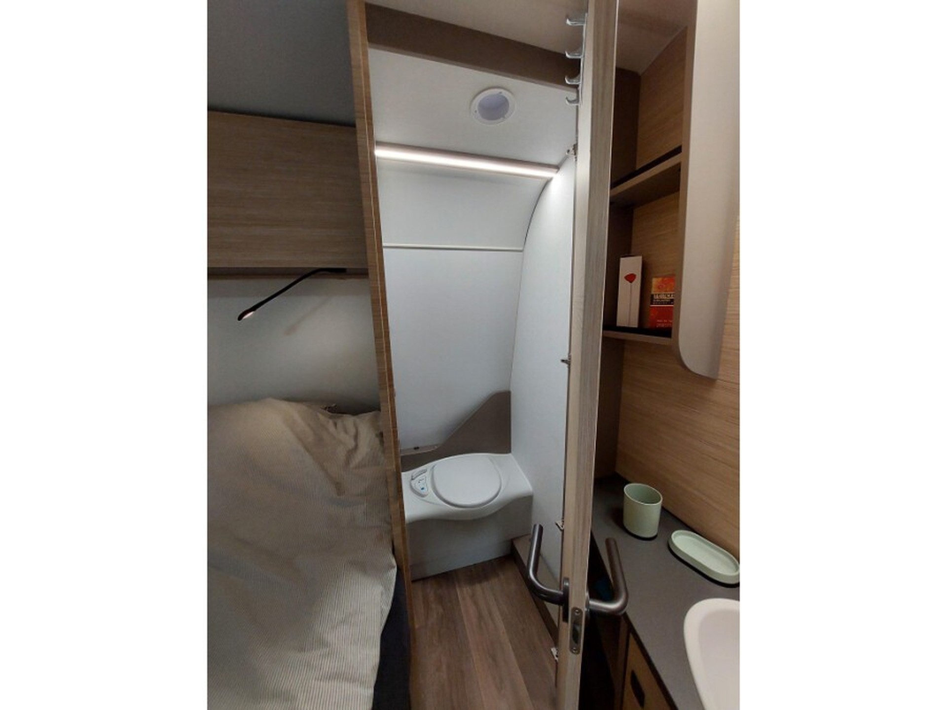 Foto 13 van 16