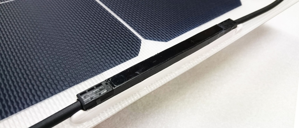 https://www.combinoord.nl/files/sunbeamsystem-sunbeam-system-solar-panel-junction-box-mc4-detail.jpg